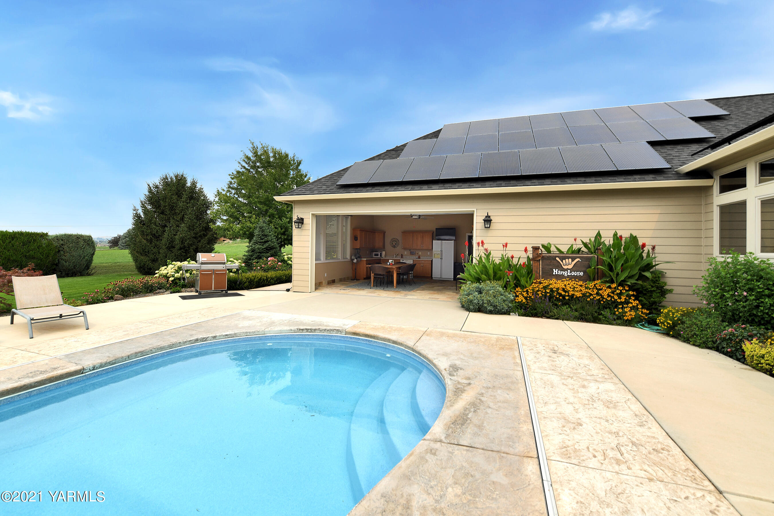 478 Pomona Heights Road Yakima, WA 98901 - Photo 39 of 60 a view of swimming pool with outdoor seating