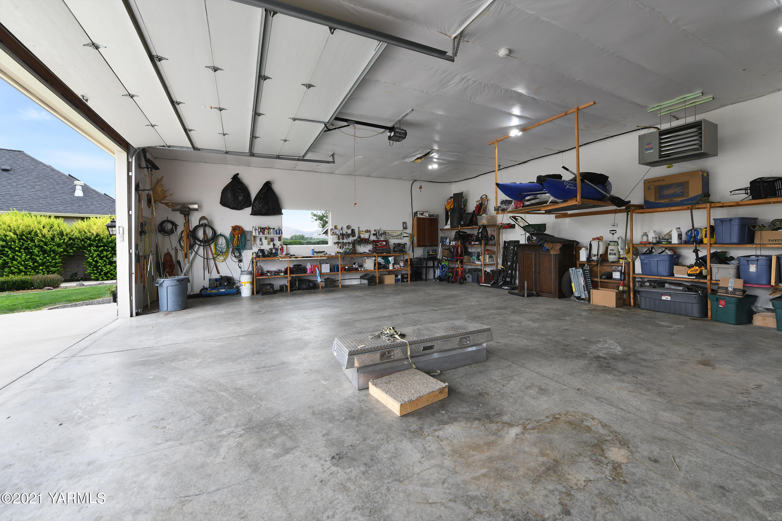 478 Pomona Heights Road Yakima, WA 98901 - Photo 47 of 60 a view of a room with gym equipment