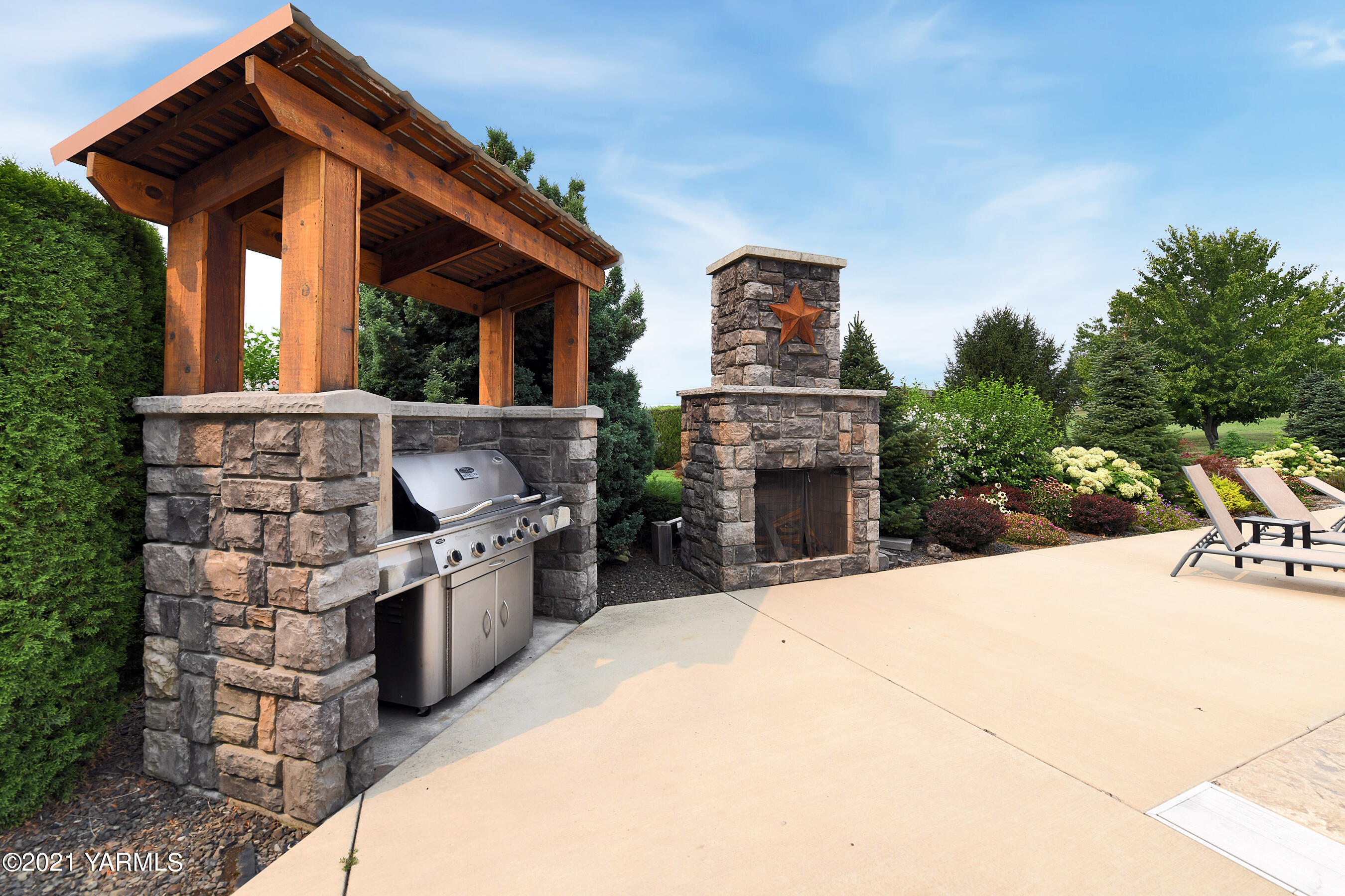 478 Pomona Heights Road Yakima, WA 98901 - Photo 5 of 60 a view of a house with couches chairs and a fireplace