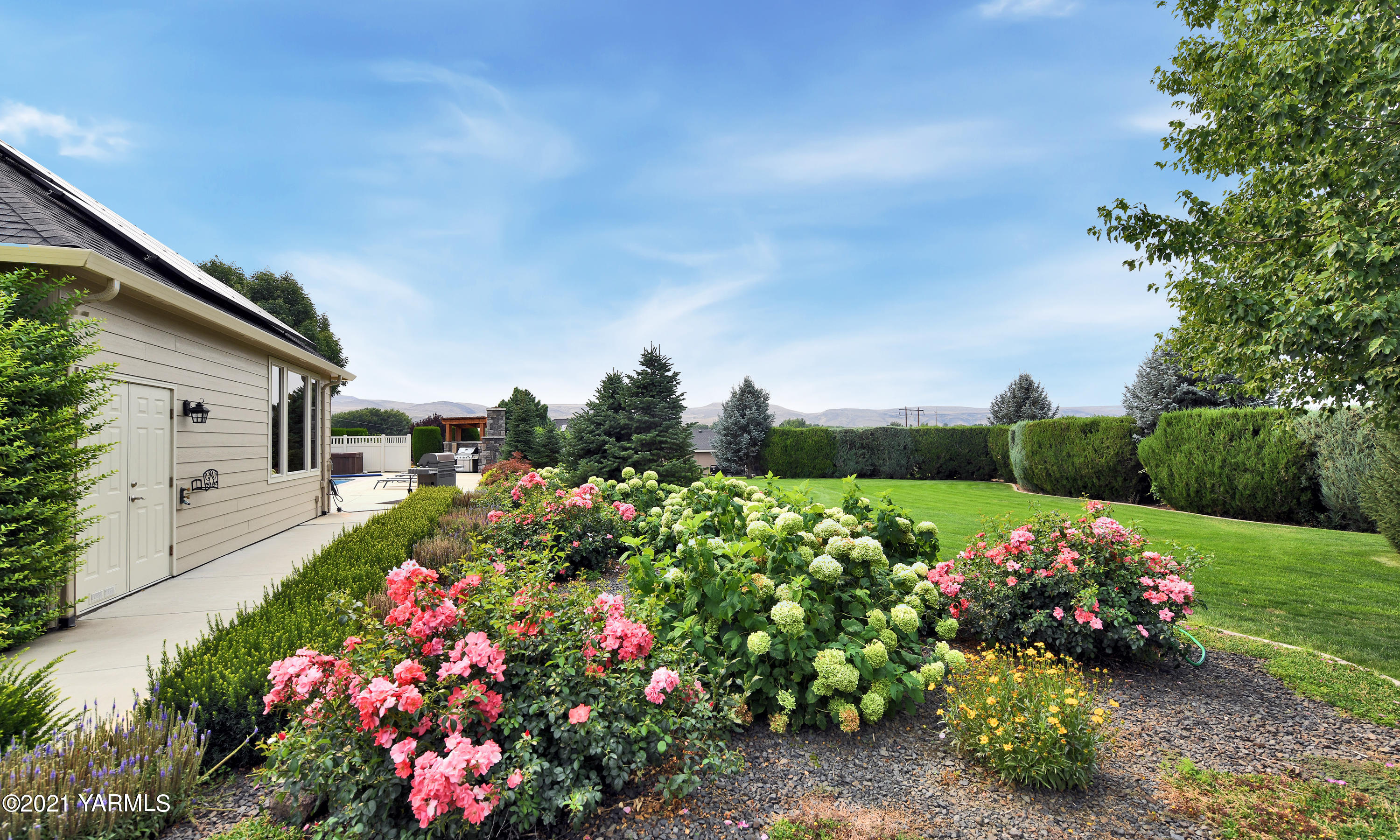 478 Pomona Heights Road Yakima, WA 98901 - Photo 51 of 60 a front view of a house with a yard and fountain in middle of the road