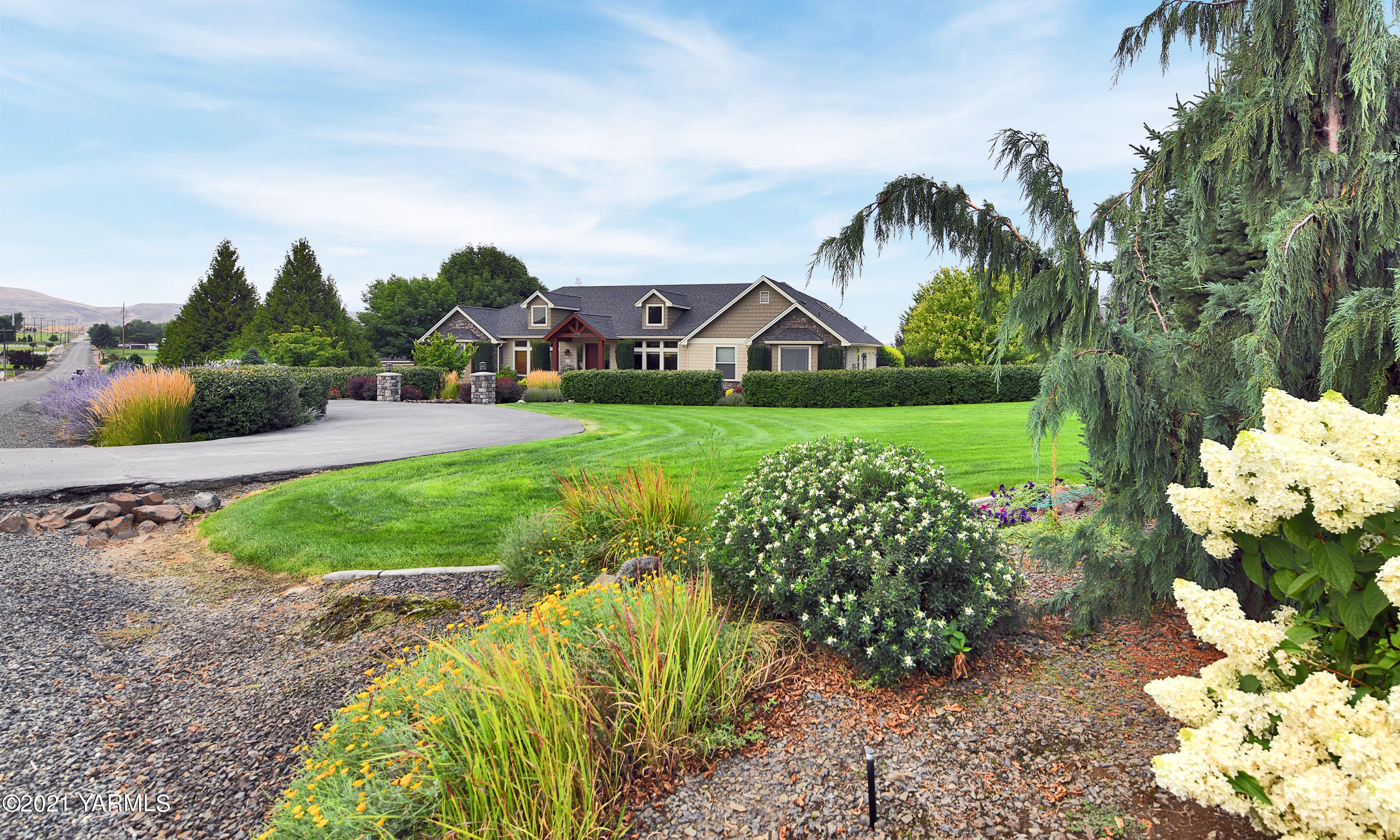 478 Pomona Heights Road Yakima, WA 98901 - Photo 54 of 60 a front view of a house with a yard and fountain in middle