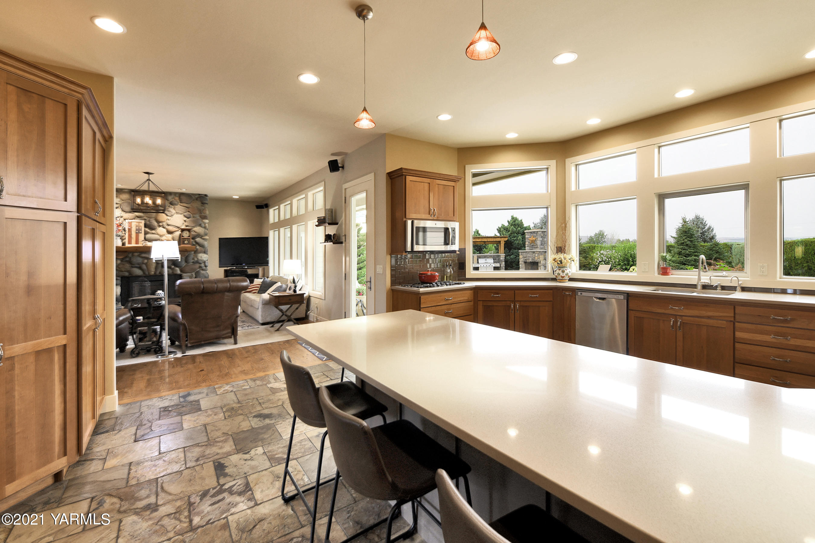 478 Pomona Heights Road Yakima, WA 98901 - Photo 10 of 60 a large kitchen with a large counter top appliances and cabinets