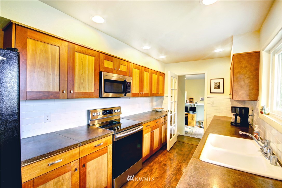 420 West Smith Road Bellingham, WA 98226 - Photo 11 of 40
