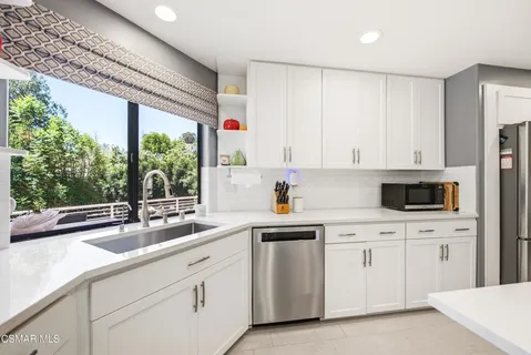 $1,995,000 | 351 Las Tuero Court, Camarillo, CA 93010
