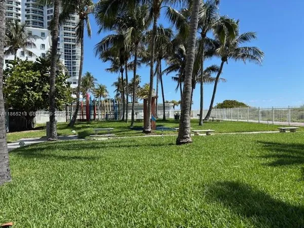 $7,300 | 6301 Collins Avenue, Unit 3002, Miami Beach, FL 33141