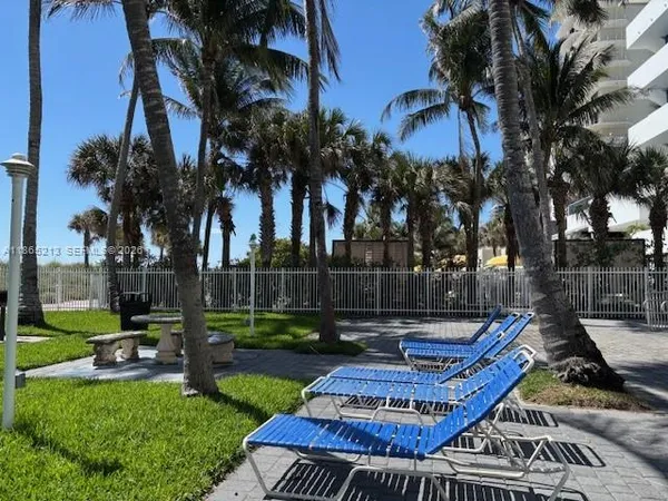 $7,300 | 6301 Collins Avenue, Unit 3002, Miami Beach, FL 33141