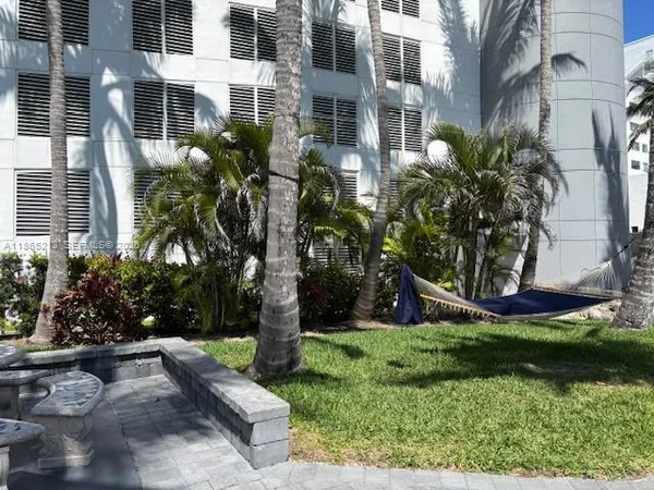 $7,300 | 6301 Collins Avenue, Unit 3002, Miami Beach, FL 33141