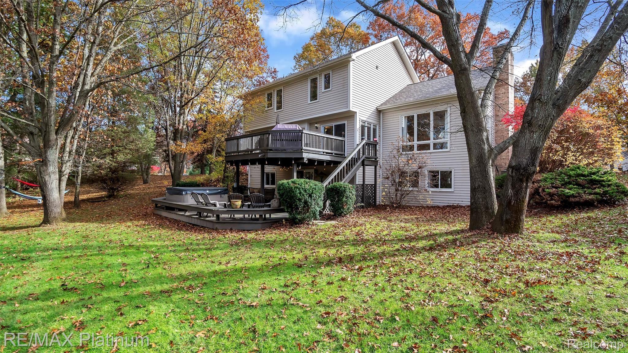 2439 Sunny Ridge Drive Pinckney, MI 48169 - Photo 42 of 42 Back And Side View