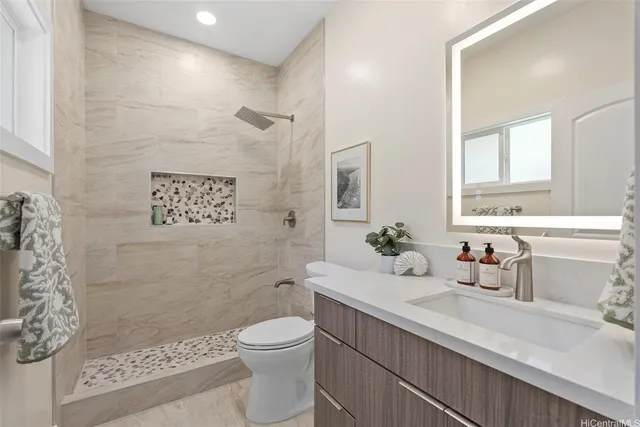 $3,198,000 | 3061 Kahaloa Drive, Honolulu, HI 96822