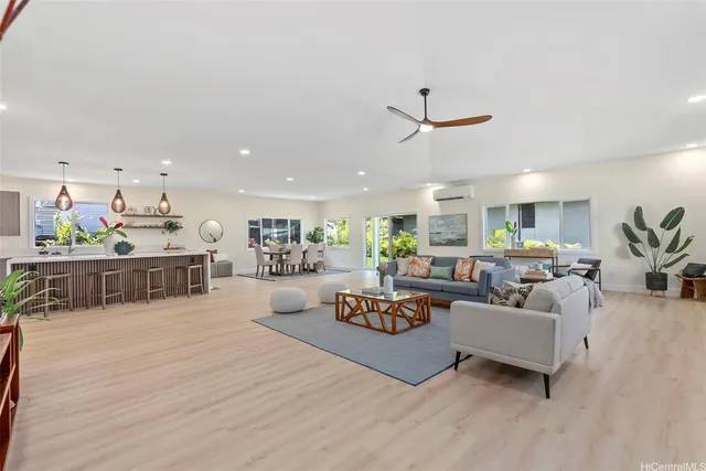$3,198,000 | 3061 Kahaloa Drive, Honolulu, HI 96822