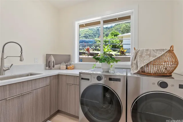 $3,198,000 | 3061 Kahaloa Drive, Honolulu, HI 96822