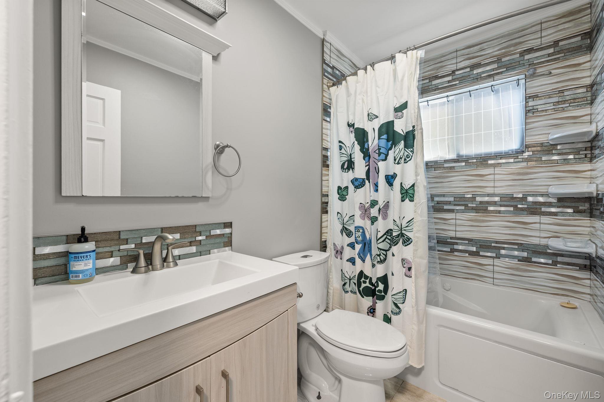 2383 Riverside Drive Wantagh, NY 11793 - Photo 14 of 30