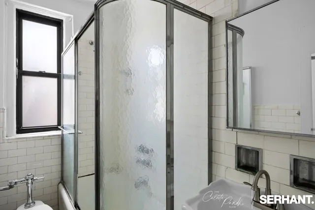 $599,000 | 179 East 79th Street, Unit 15D | Upper East Side