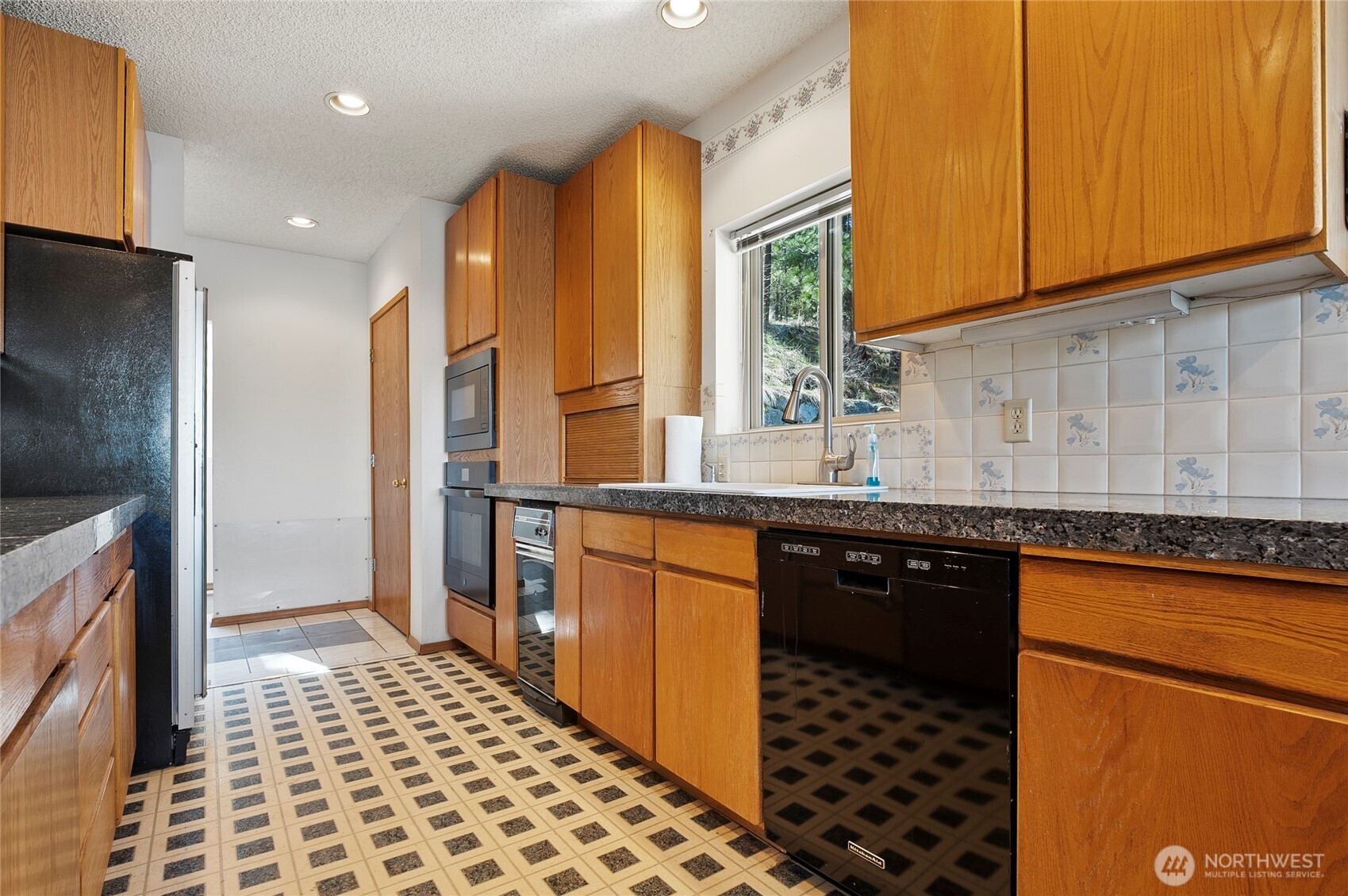 985 Guffy Road Chelan, WA 98816 - Photo 17 of 40