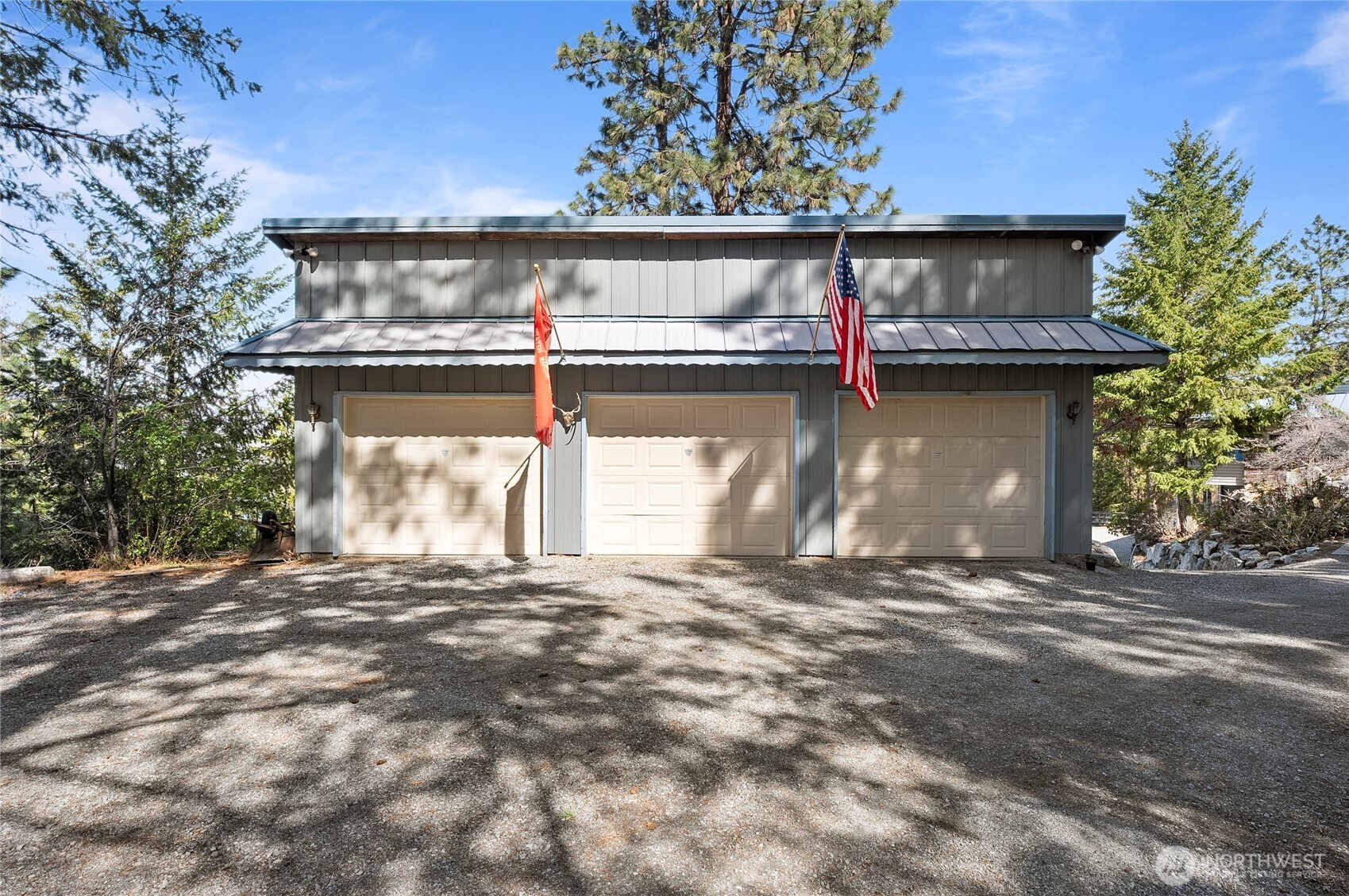 985 Guffy Road Chelan, WA 98816 - Photo 3 of 40