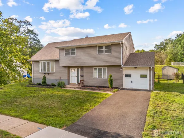 $624,900 | 21 Starlit Drive, Middlesex, NJ 08846