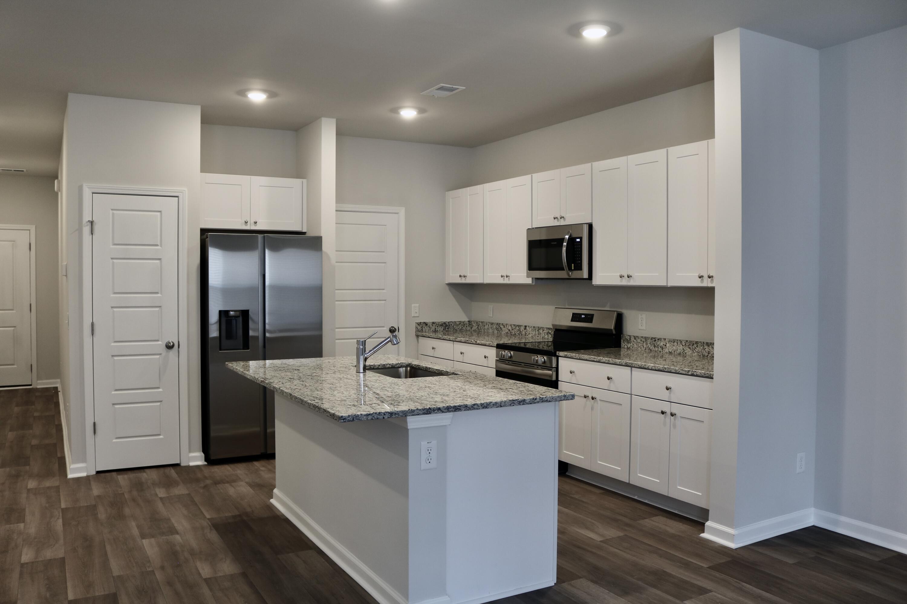 7924 Triggerfish Way North Charleston, SC 29420 - Photo 2 of 18 Kitchen