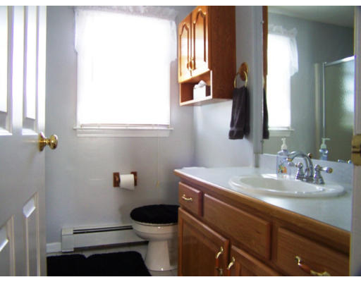 33 Noel Road Andover, MA 01810 - Photo 17 of 21 Gallery Image 17