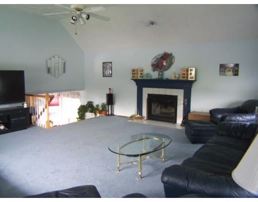 33 Noel Road Andover, MA 01810 - Photo 8 of 21 Gallery Image 8