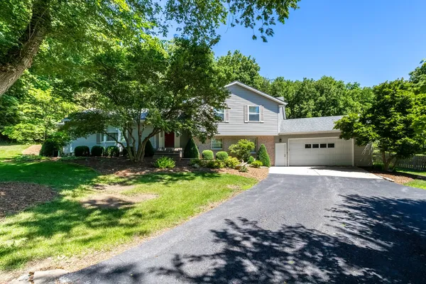 $625,000 | 18055 243rd Avenue, Pleasant Valley, IA 52767