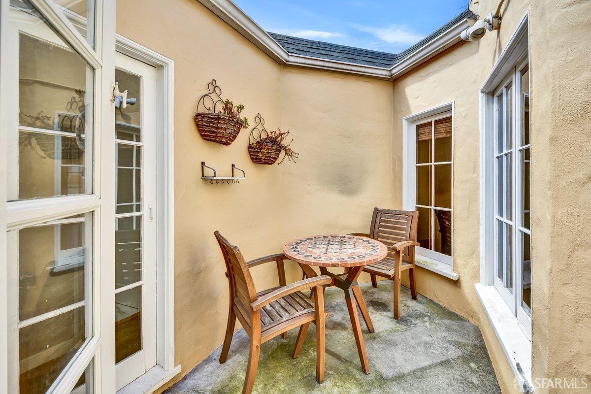 1770 17th Avenue San Francisco, CA 94122 - Photo 30 of 31 a balcony with table and chairs