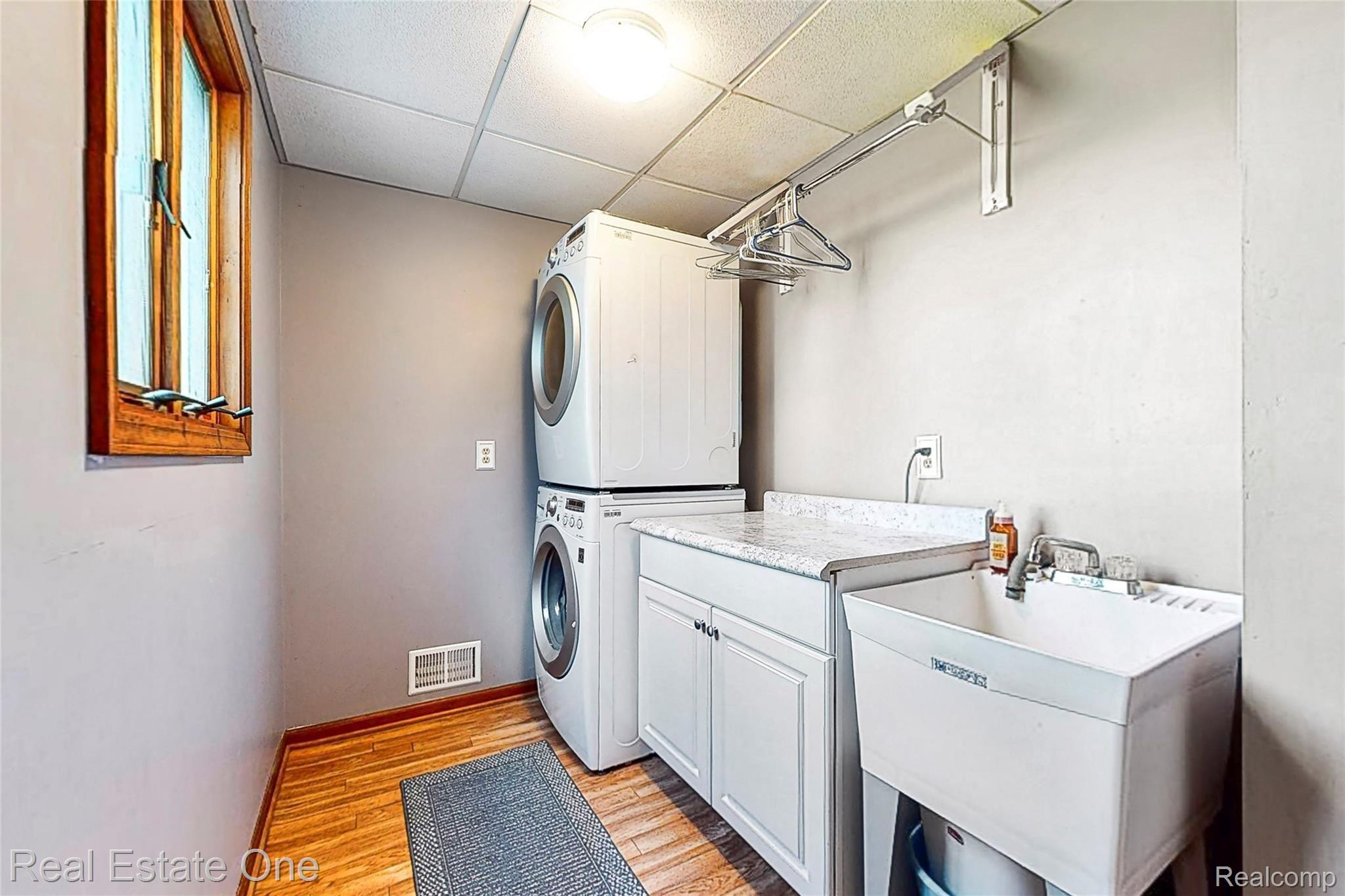 8120 Green Road Fenton, MI 48430 - Photo 25 of 46 First floor laundry room with folding counter and full sink.