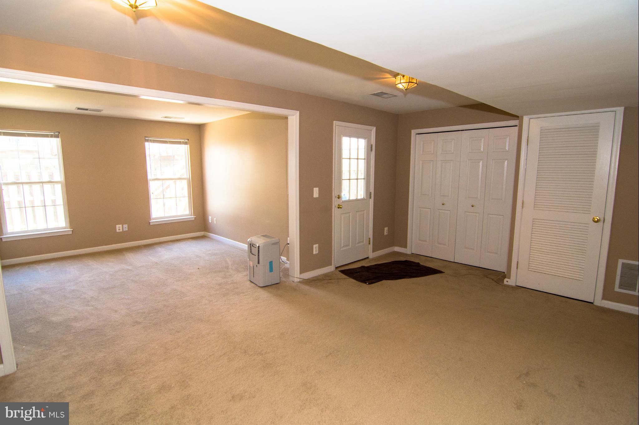 43004 Center Street Chantilly, VA 20152 - Photo 6 of 30 Lower Level Great Room