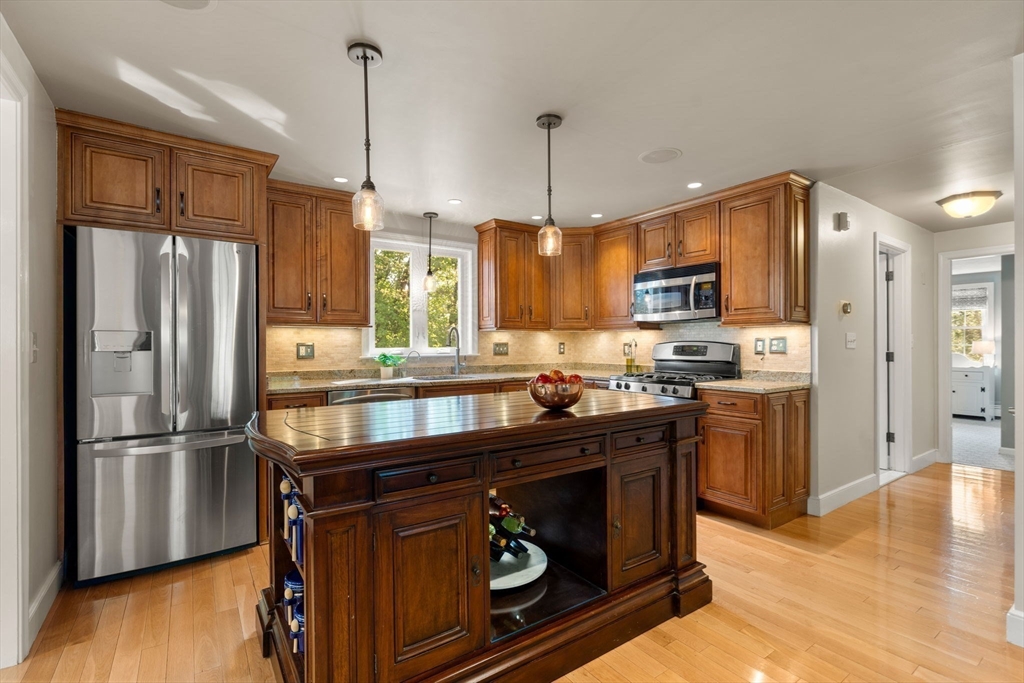 22 Crest Road Framingham, MA 01702 - Photo 12 of 38 Gallery Image 12
