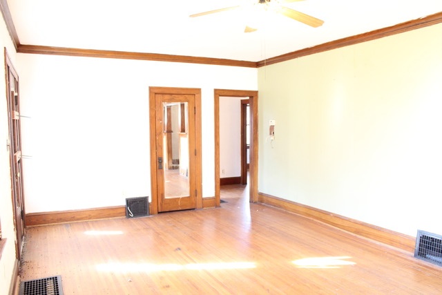 270 Lessenden Place Elgin, IL 60120 - Photo 5 of 24