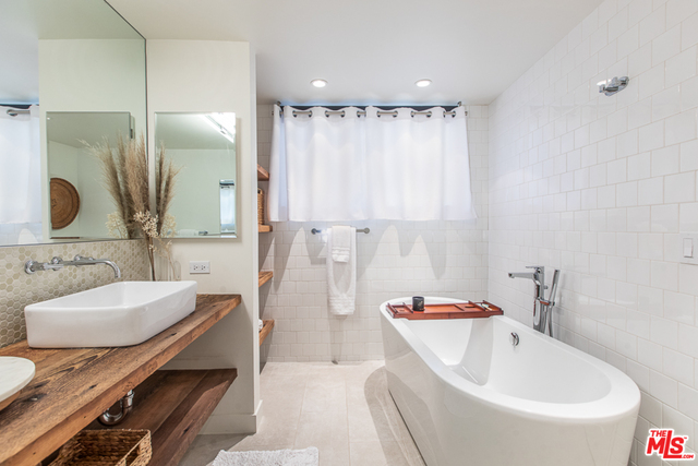 20944 Waveview Drive Topanga, CA 90290 - Photo 14 of 30