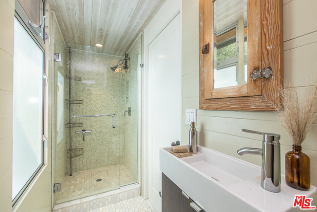 20944 Waveview Drive Topanga, CA 90290 - Photo 17 of 30