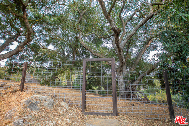 20944 Waveview Drive Topanga, CA 90290 - Photo 26 of 30