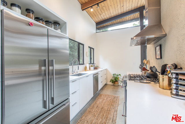 20944 Waveview Drive Topanga, CA 90290 - Photo 6 of 30