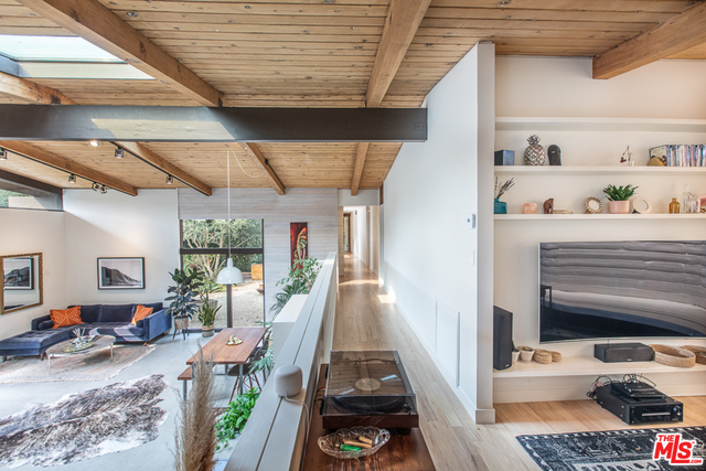 20944 Waveview Drive Topanga, CA 90290 - Photo 9 of 30