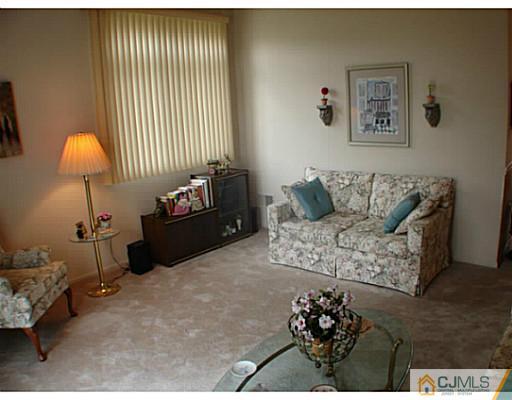 86 Winthrop Road Monroe Township, NJ 08831 - Photo 8 of 15 Gallery Image 8