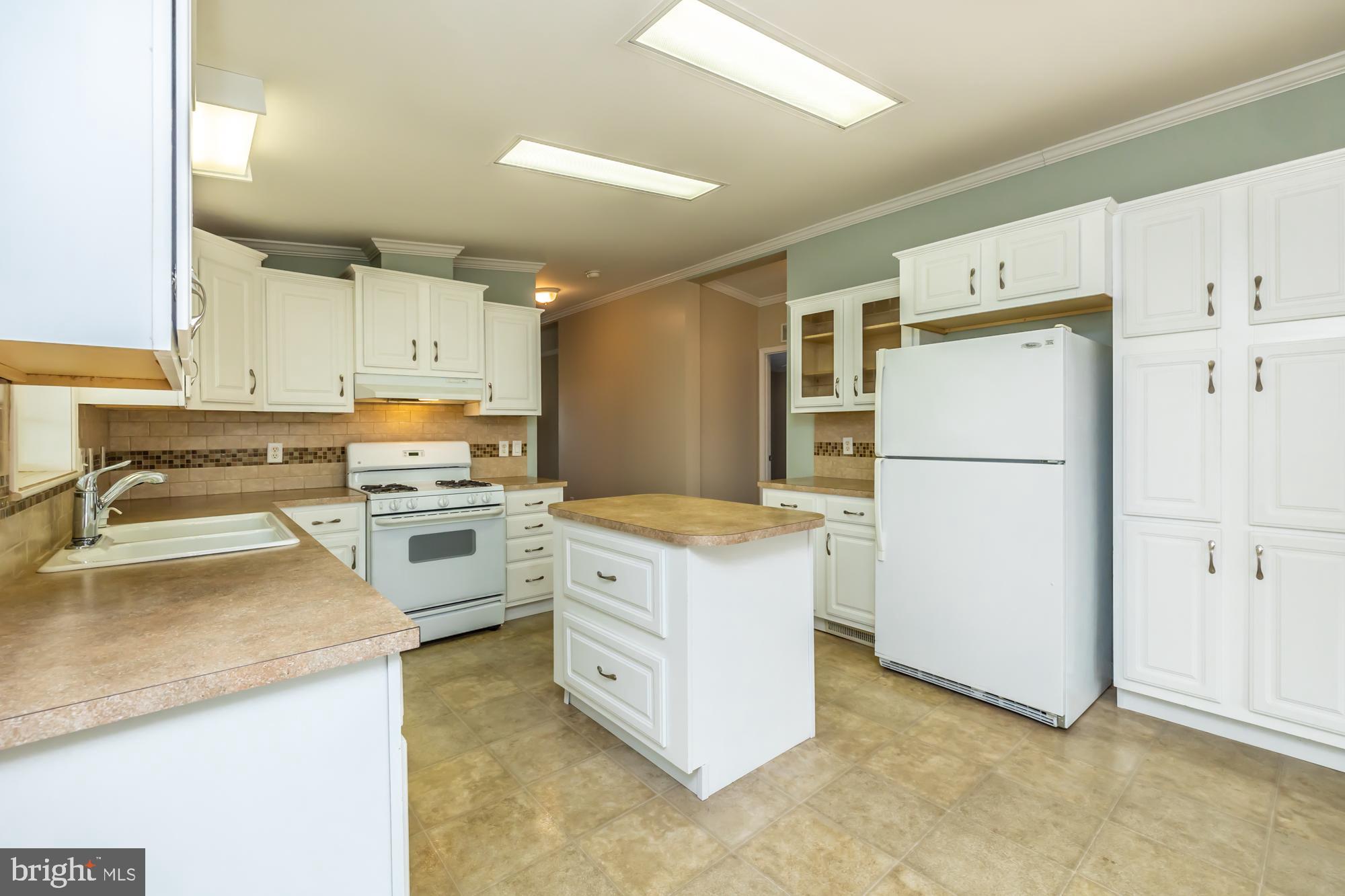 81 Westin Road Douglassville, PA 19518 - Photo 13 of 45 Kitchen