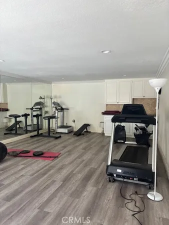 $2,450 | 7035 Woodley Avenue, Unit 113, Van Nuys, CA 91406