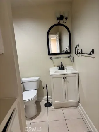 $2,450 | 7035 Woodley Avenue, Unit 113, Van Nuys, CA 91406