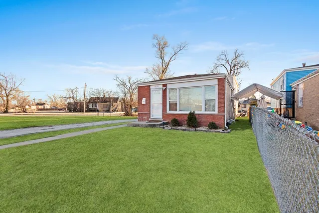 a view of a house with a back yard