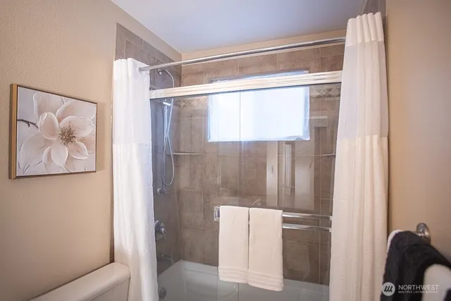 $274,900 | 1717 East 16th Street, Unit 205, Bremerton, WA 98310