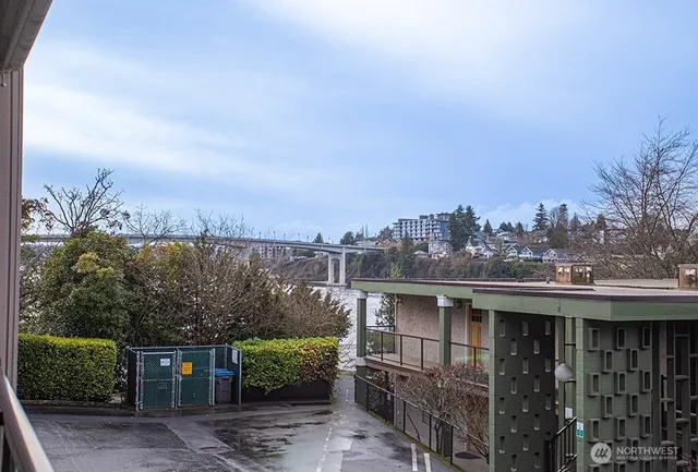 $274,900 | 1717 East 16th Street, Unit 205, Bremerton, WA 98310