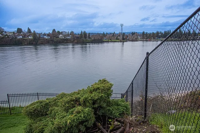 $274,900 | 1717 East 16th Street, Unit 205, Bremerton, WA 98310