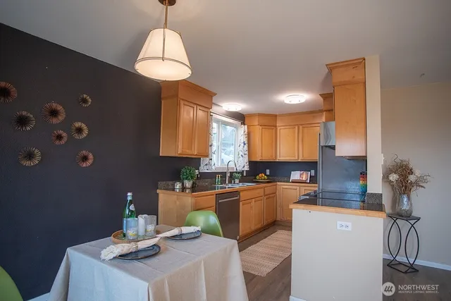 $274,900 | 1717 East 16th Street, Unit 205, Bremerton, WA 98310