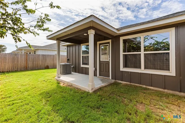 $1,525 | 522 Campus Street, Troy, TX 76579