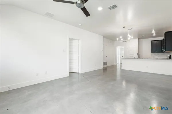 $1,450 | 522 Campus Street, Troy, TX 76579