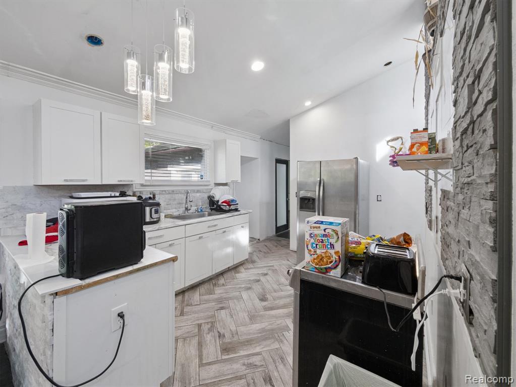 23463 Berg Road Southfield, MI 48033 - Photo 9 of 24 Gallery Image 9