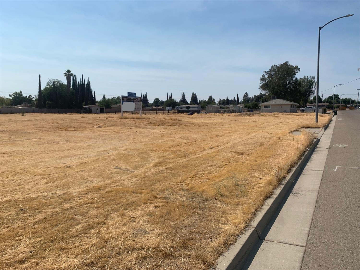 733 Linden Street Madera, CA 93637 - Photo 5 of 6