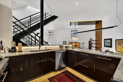 $895,000 | 6 Benton Place, St. Louis, MO 63104