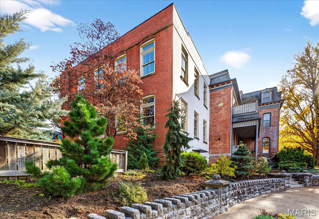 6 Benton Place St. Louis, MO 63104 - Photo 2 of 47