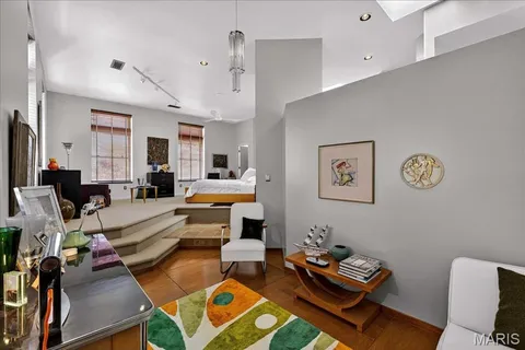 $950,000 | 6 Benton Place, St. Louis, MO 63104